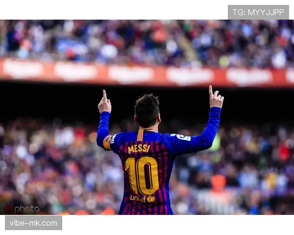 刷到石智勇下班拎菜——那袋东西估计比我一个月工资还贵，我笑不出来